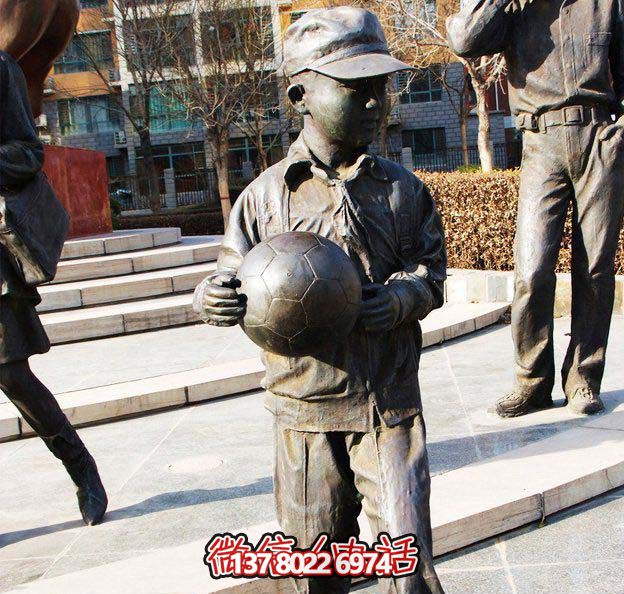 鑄銅雕塑，點綴小學(xué)廣場，傳遞小學(xué)生足球精神