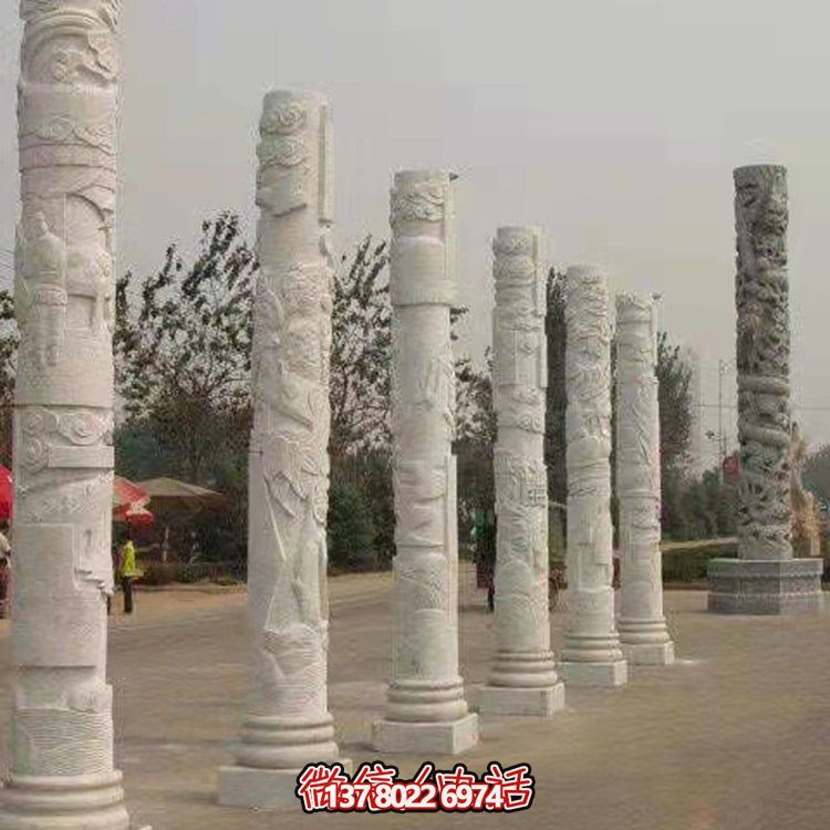 精致的大理石雕刻景觀裝飾，點(diǎn)綴廣場的文化主題
