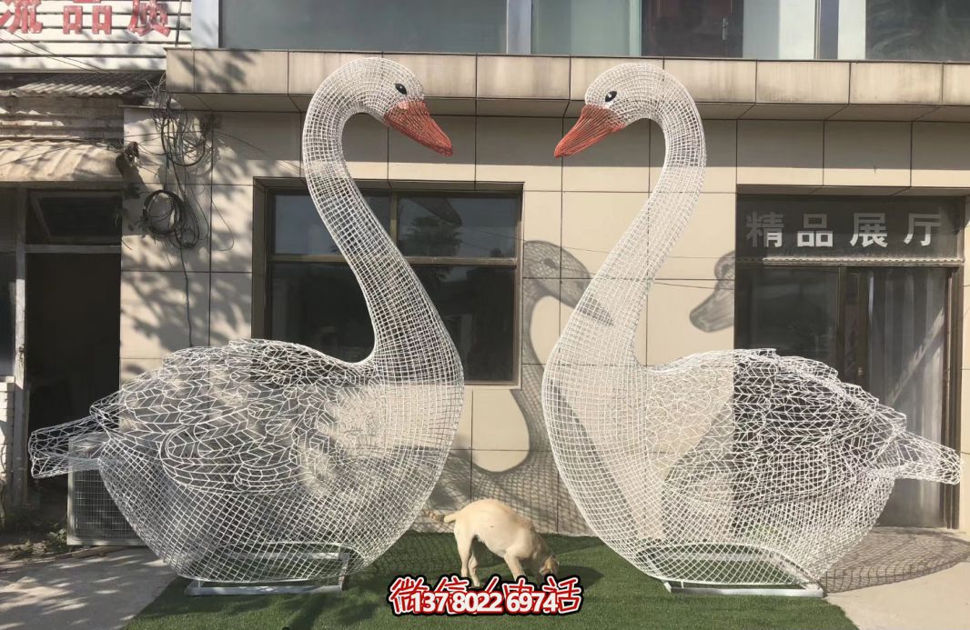不銹鋼天鵝雕塑，給您的景區(qū)增添一抹優(yōu)雅氣息