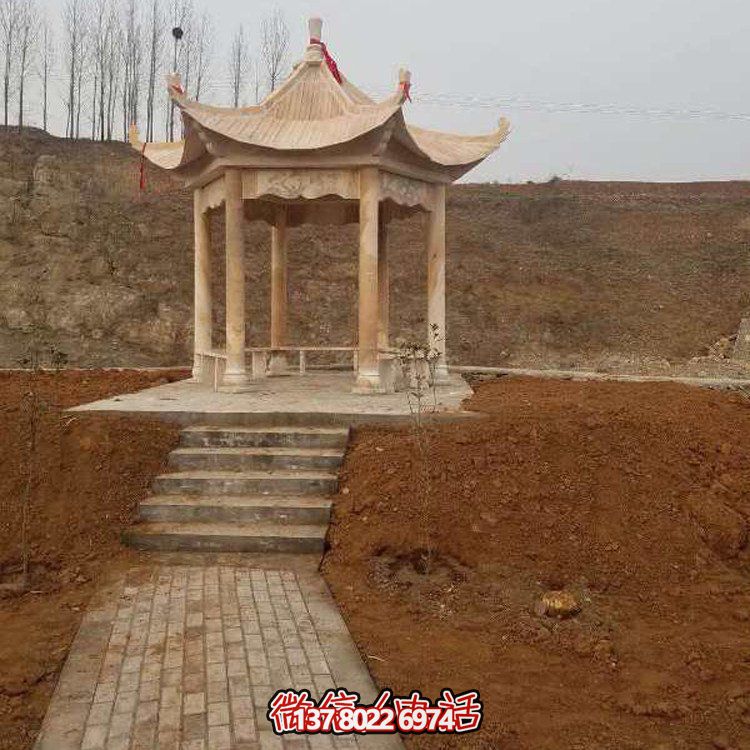 色彩斑斕的晚霞紅涼亭，讓您享受中式園林的繽紛景點