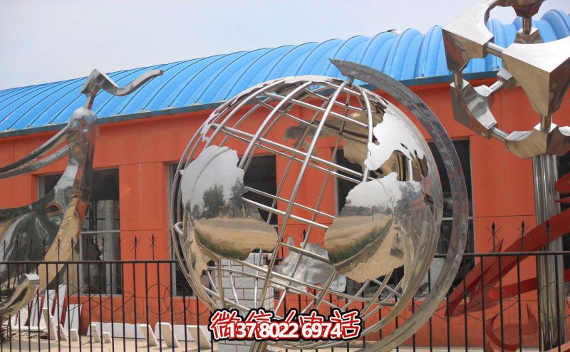 白鋼鏤空地球儀雕塑，為公園增添創(chuàng)意裝飾