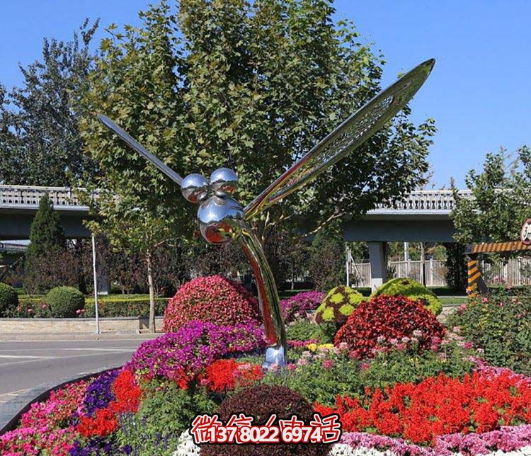 大型不銹鋼蜻蜓雕塑，給城市花園添彩