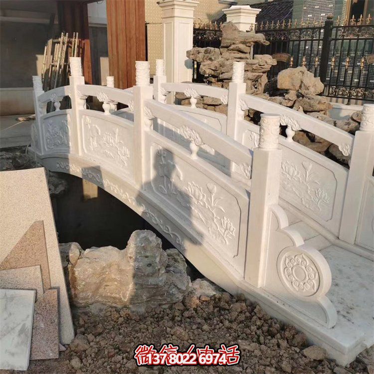 精美大理石雕刻欄桿，為景區(qū)公園拱橋添加裝飾美感和防護功能