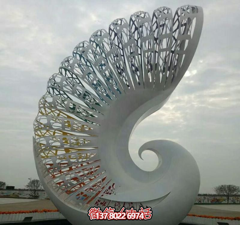 不銹鋼鳳凰雕塑，抽象而鏤空