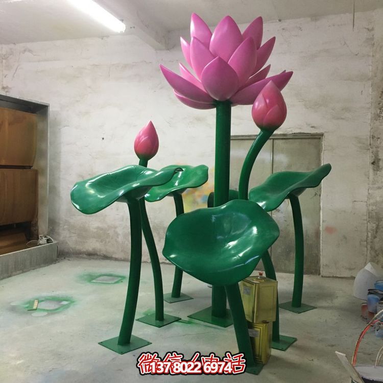 大型不銹鋼彩繪蓮花擺件，為游樂場(chǎng)、商場(chǎng)、戶外公園增色