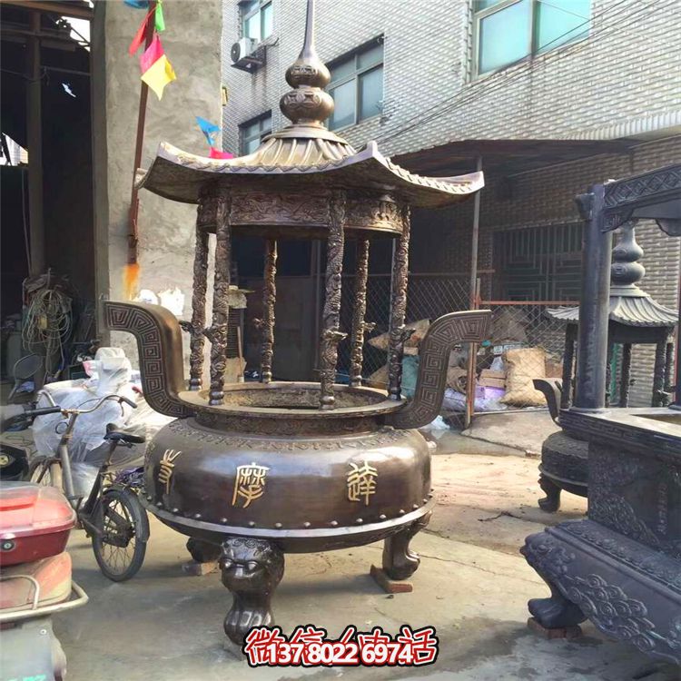 仿古寶蓋圓形香爐，擺放于寺廟、道觀等室內(nèi)