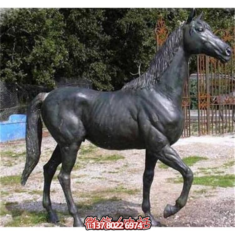玻璃鋼仿銅馬雕塑，為園林廣場(chǎng)增添獨(dú)特魅力
