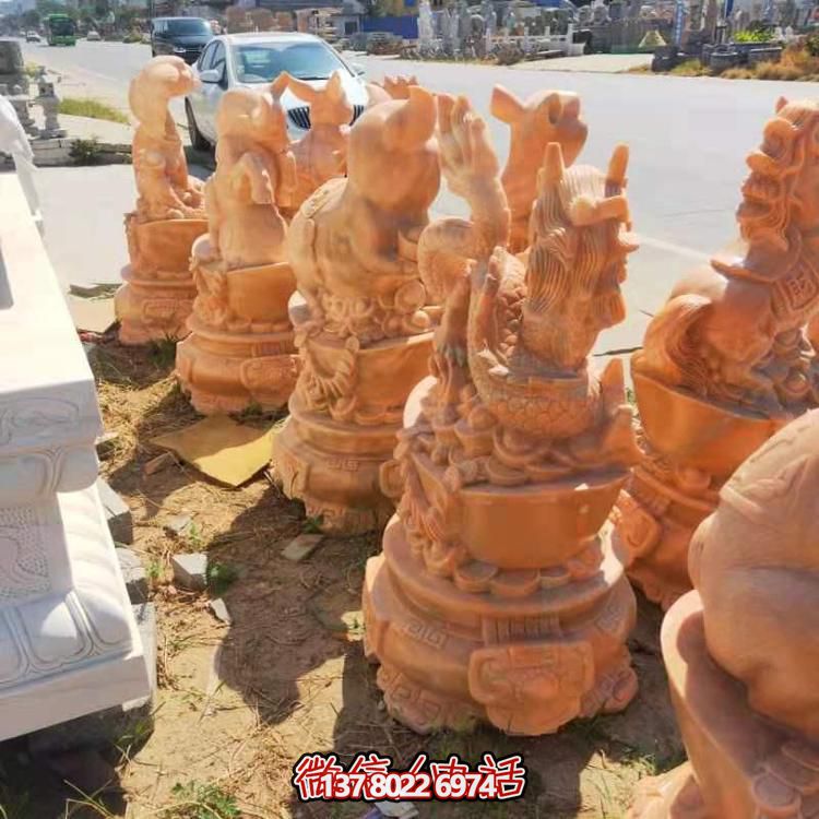 紅晚霞景區(qū)，十二生肖雕塑之旅
