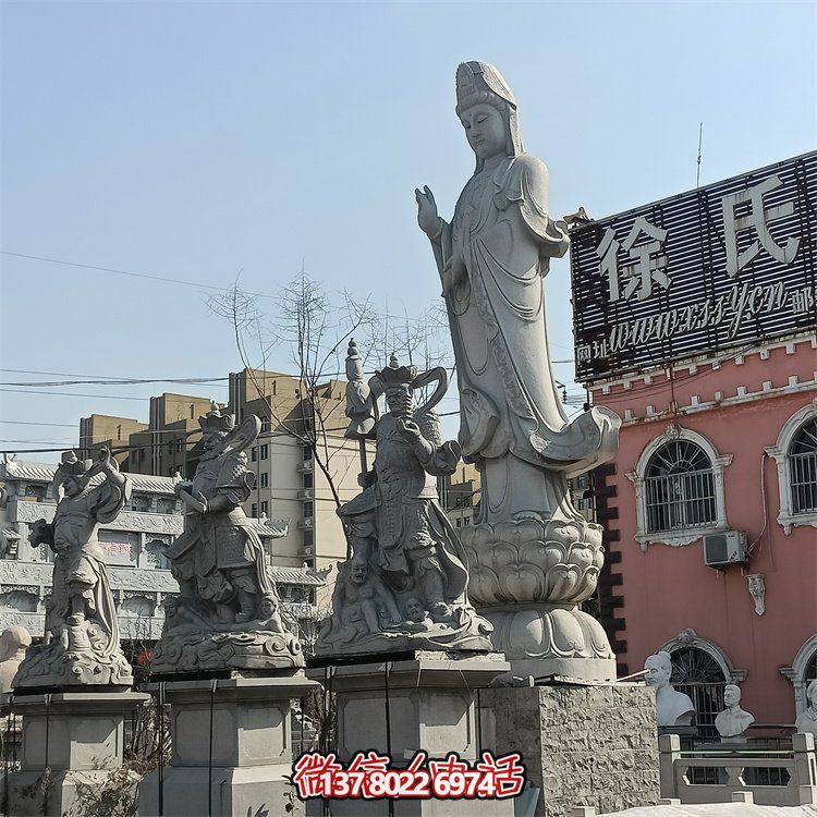 精美關(guān)公、佛像和石獅子雕刻，青石裝點美化廣場