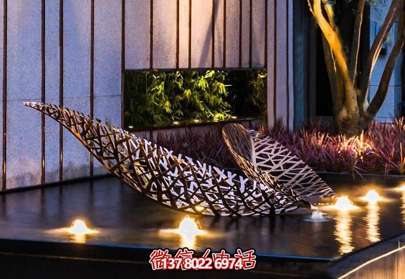 不銹鋼樹葉鏤空雕塑，給戶外和酒店環(huán)境帶來優(yōu)雅氣息