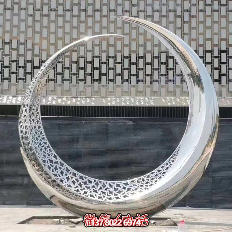 不銹鋼圓環(huán)創(chuàng)意鏤空雕塑給戶外廣場添彩