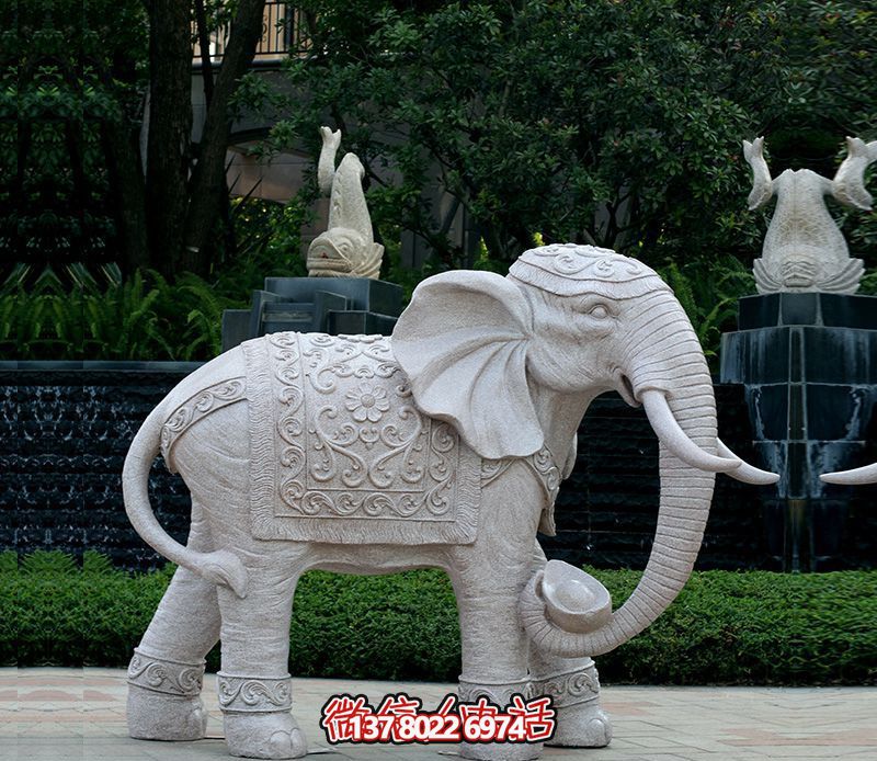 精美浮雕大象雕塑，點(diǎn)綴綠意花園