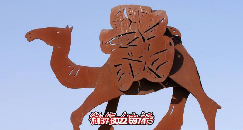 不銹鋼駱駝剪紙雕塑，點(diǎn)綴街道邊行走