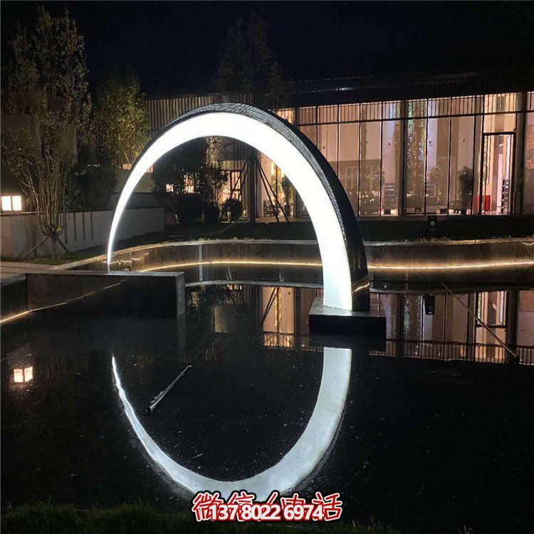 不銹鋼發(fā)光圓環(huán)雕塑，點(diǎn)亮戶外園林景觀