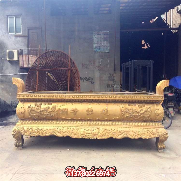 平口鍍金仿古香爐，為寺廟和戶外添彩