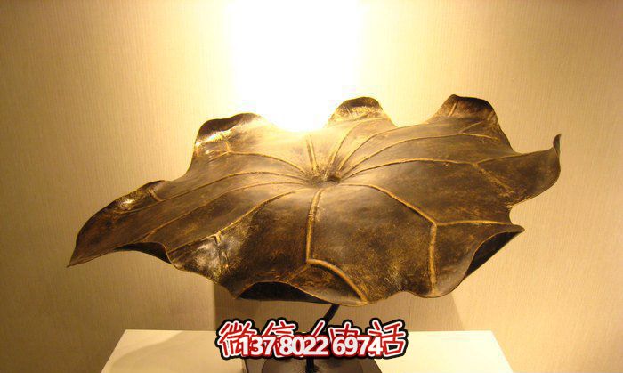 精美銅雕荷葉雕塑，添彩廣場環(huán)境