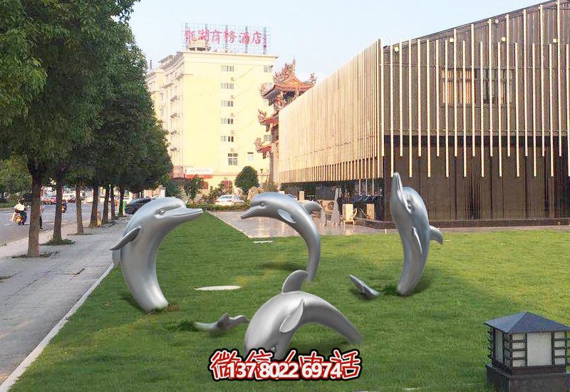 不銹鋼海豚形象雕塑，給草坪增添獨(dú)特姿態(tài)