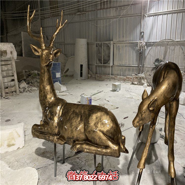 玻璃鋼仿銅小鹿擺件，戶(hù)外草坪動(dòng)物模型