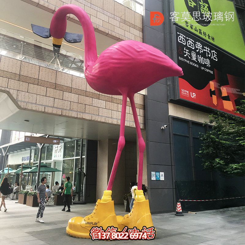 玻璃鋼火烈鳥雕塑，用以景區(qū)擺放的大型裝飾品