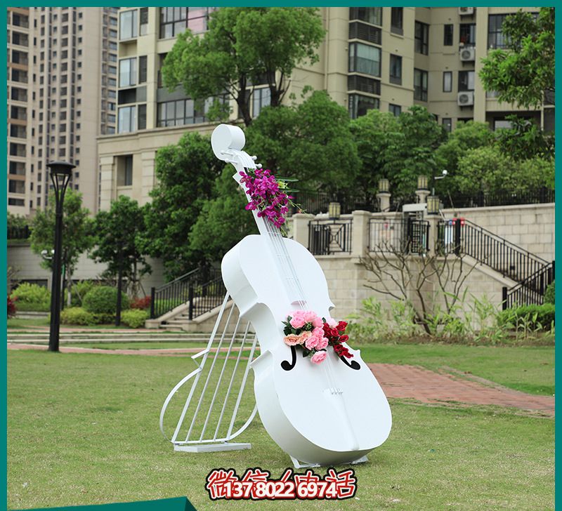 玻璃鋼雕塑，打造創(chuàng)意白色大提琴，點(diǎn)綴公園景區(qū)