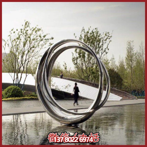 大型不銹鋼鏡面圓環(huán)擺件，點綴園林環(huán)境