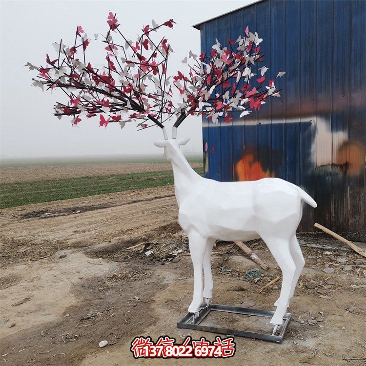 玻璃鋼雕塑梅花鹿，為戶外園林景觀增添抽象美感