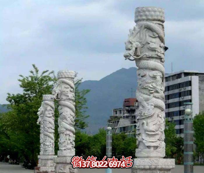 集大理石、石雕、龍柱于一體的大理景觀廣場