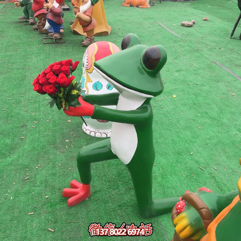 玻璃鋼雕塑，玫瑰青蛙拿玻璃公園裝飾