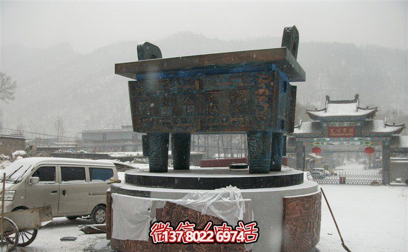 大型仿古青銅雕塑，營造獨特的戶外景觀