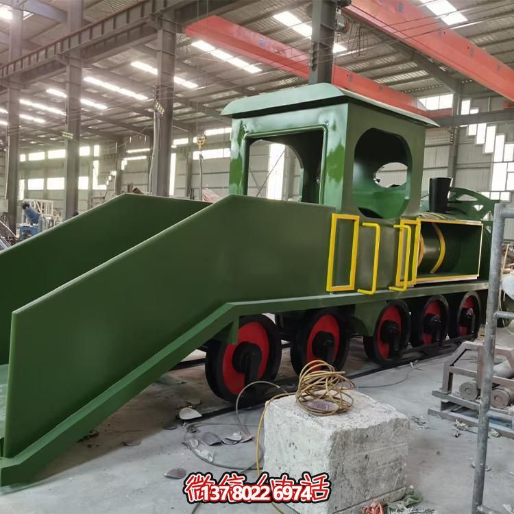 精致不銹鋼車頭雕塑，給游樂(lè)園增添時(shí)尚色彩