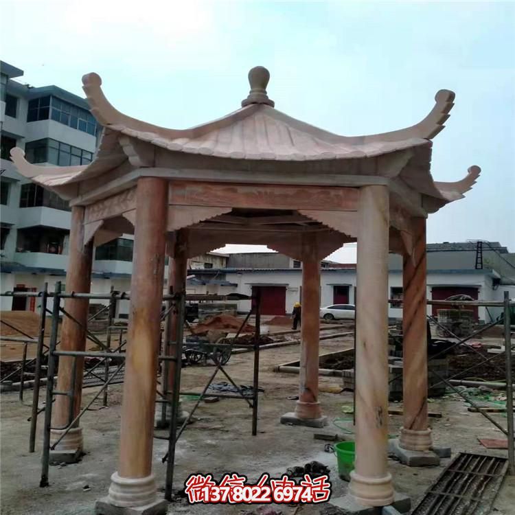 仿古涼亭，盡情欣賞晚霞染紅的美景