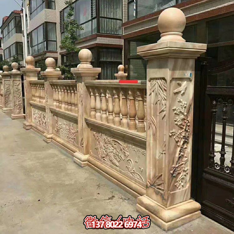 紅色浮雕圍墻欄板裝點(diǎn)別墅，守護(hù)晚霞之美