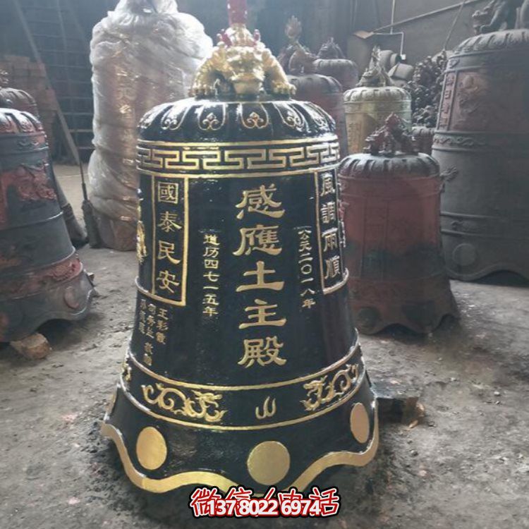 古典鑄銅大型掛鐘，為寺廟祠堂擺放