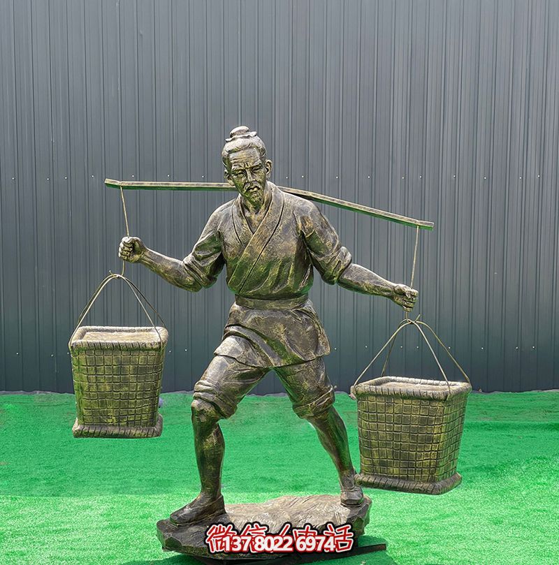 仿銅雕塑，勤勞農(nóng)耕人物雕塑，裝飾庭院玻璃鋼挑擔(dān)子