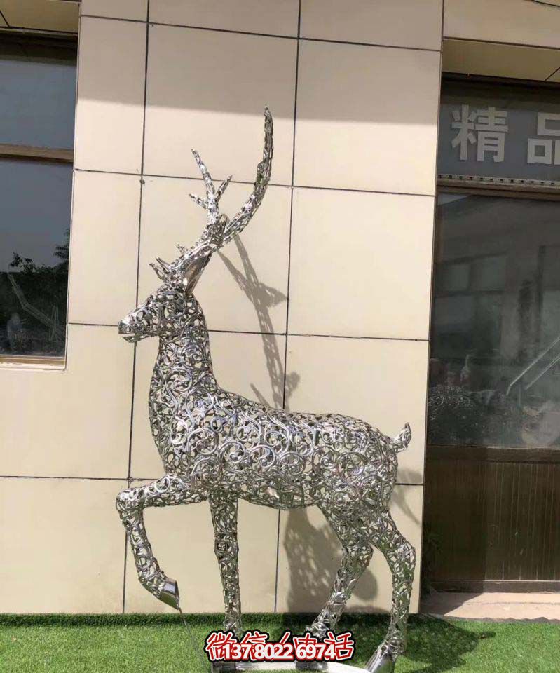 不銹鋼梅花鹿雕塑，走出別墅的美