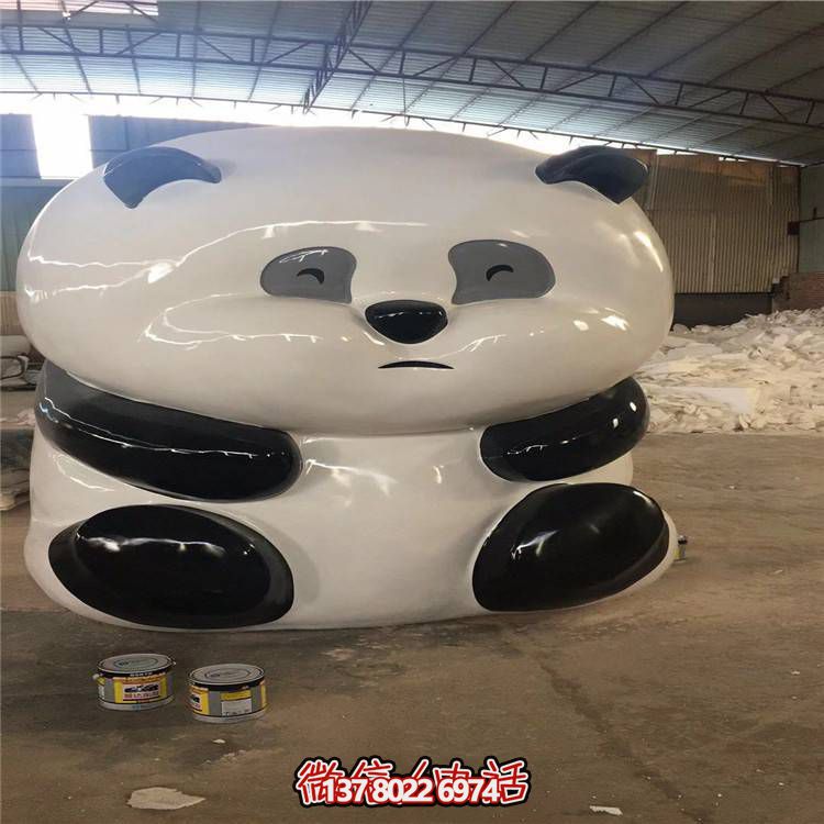 玻璃鋼雕塑熊貓公仔，環(huán)?？ㄍ〝[放裝飾商場