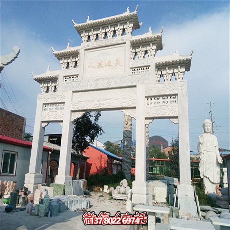 手工制作的大理石牌坊石雕，讓鄉(xiāng)鎮(zhèn)村口更加美觀