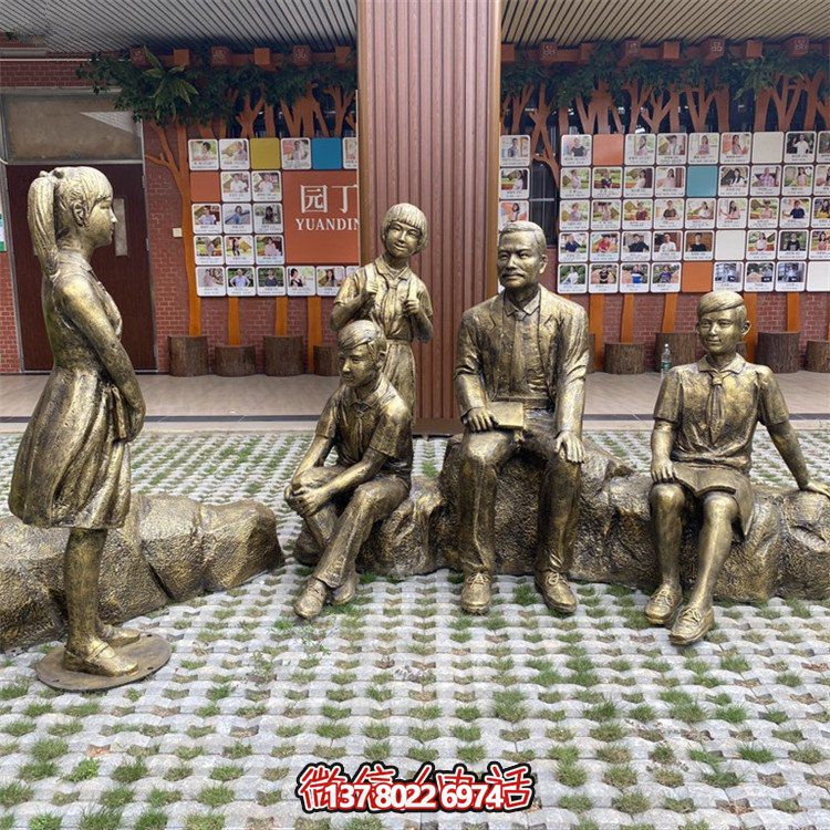 仿銅人物雕塑，裝點(diǎn)步行街情景
