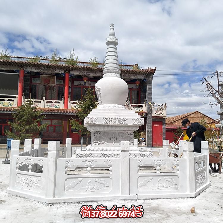 大型石雕舍利塔，宗教寺廟裝置