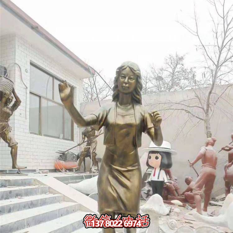 仿銅雕塑玻璃鋼抽象人物，為公園戶外裝飾