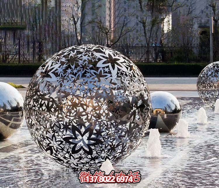不銹鋼噴泉球雕塑，創(chuàng)意點(diǎn)亮廣場