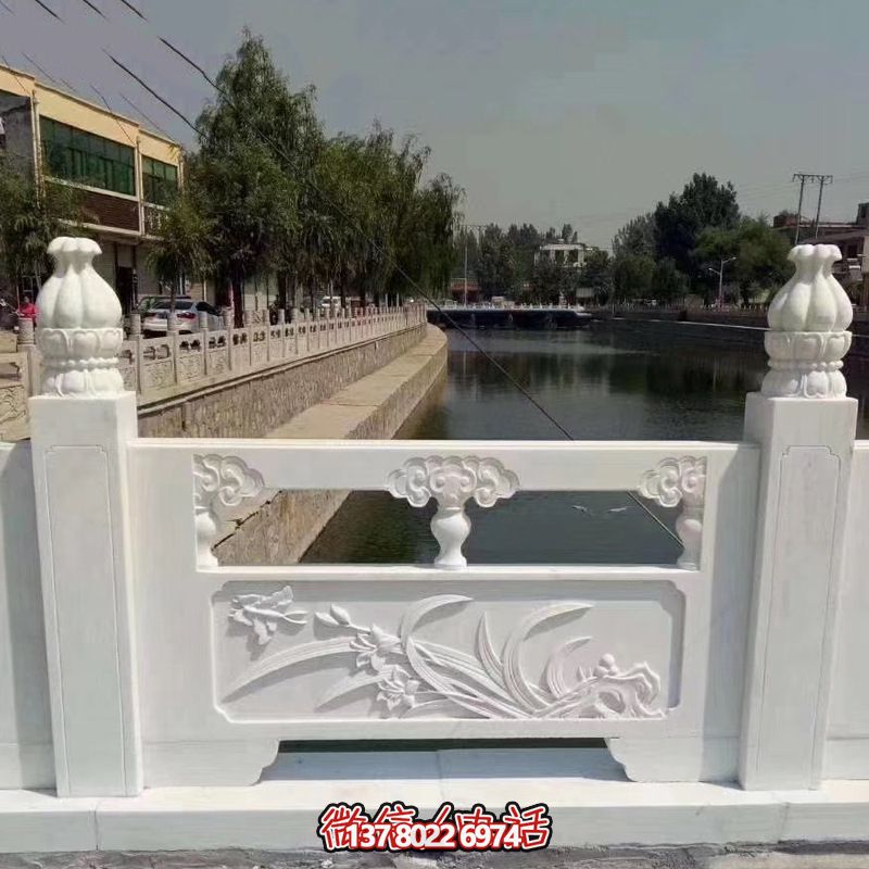 護(hù)城河精美石橋浮雕、漢白玉蘭花欄桿