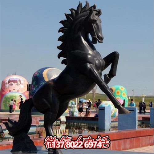 大型仿銅馬玻璃鋼雕塑，為廣場景觀增添無限精彩