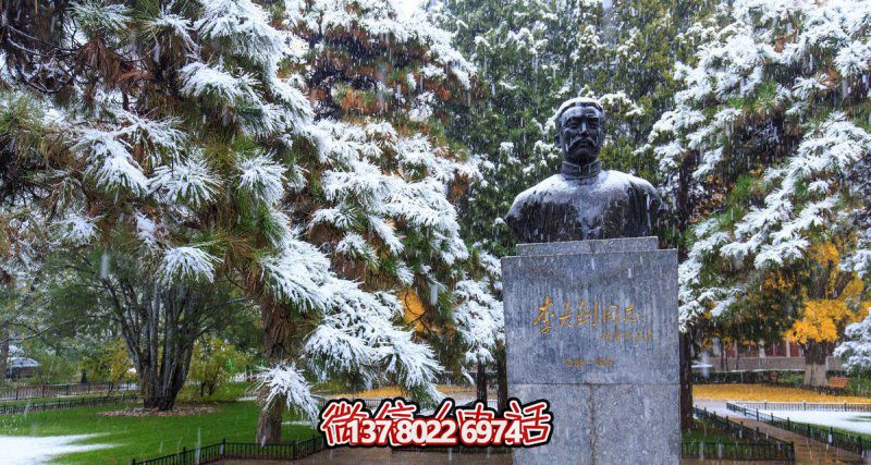 李大釗銅雕胸像，傳承戶(hù)外園林名人文化