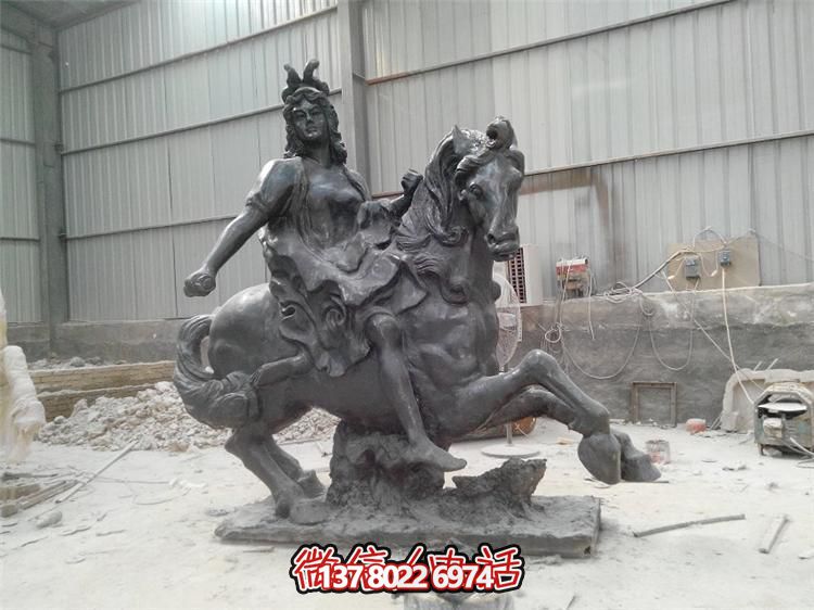 超越傳統(tǒng)，探索未知的玻璃鋼騎馬擺件
