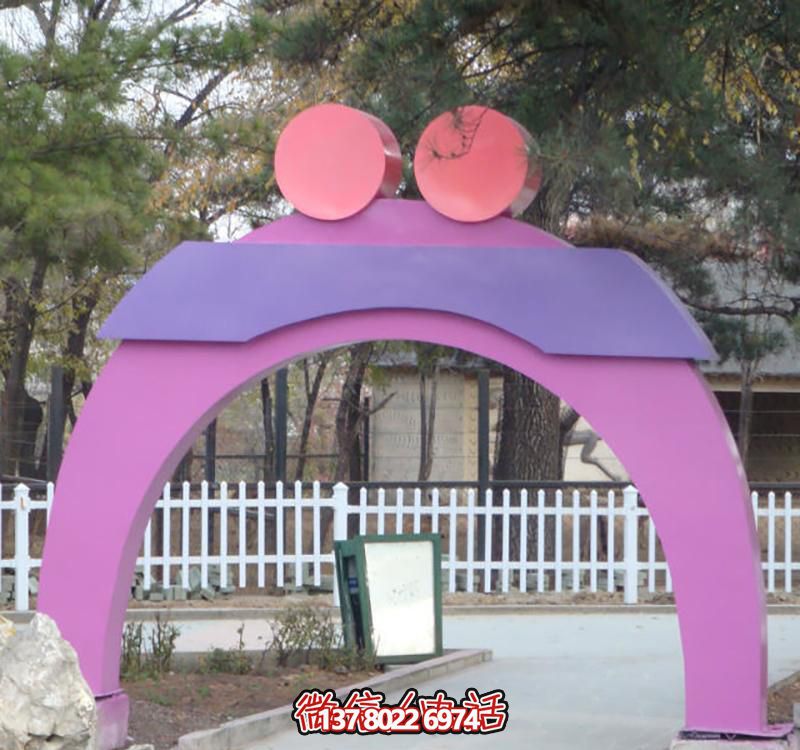 創(chuàng)意玻璃鋼愛心雕塑，裝點城市公園