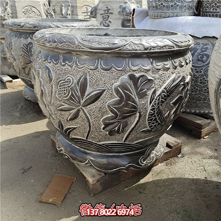 古建庭院蓄水缸，用青石點綴
