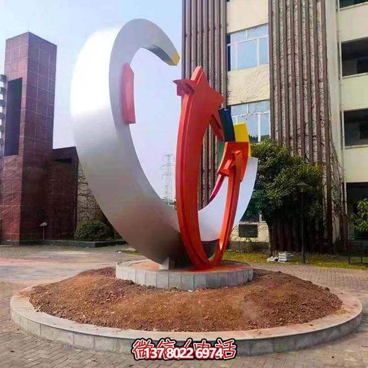 精致不銹鋼月牙雕塑，打造現(xiàn)代都市景觀