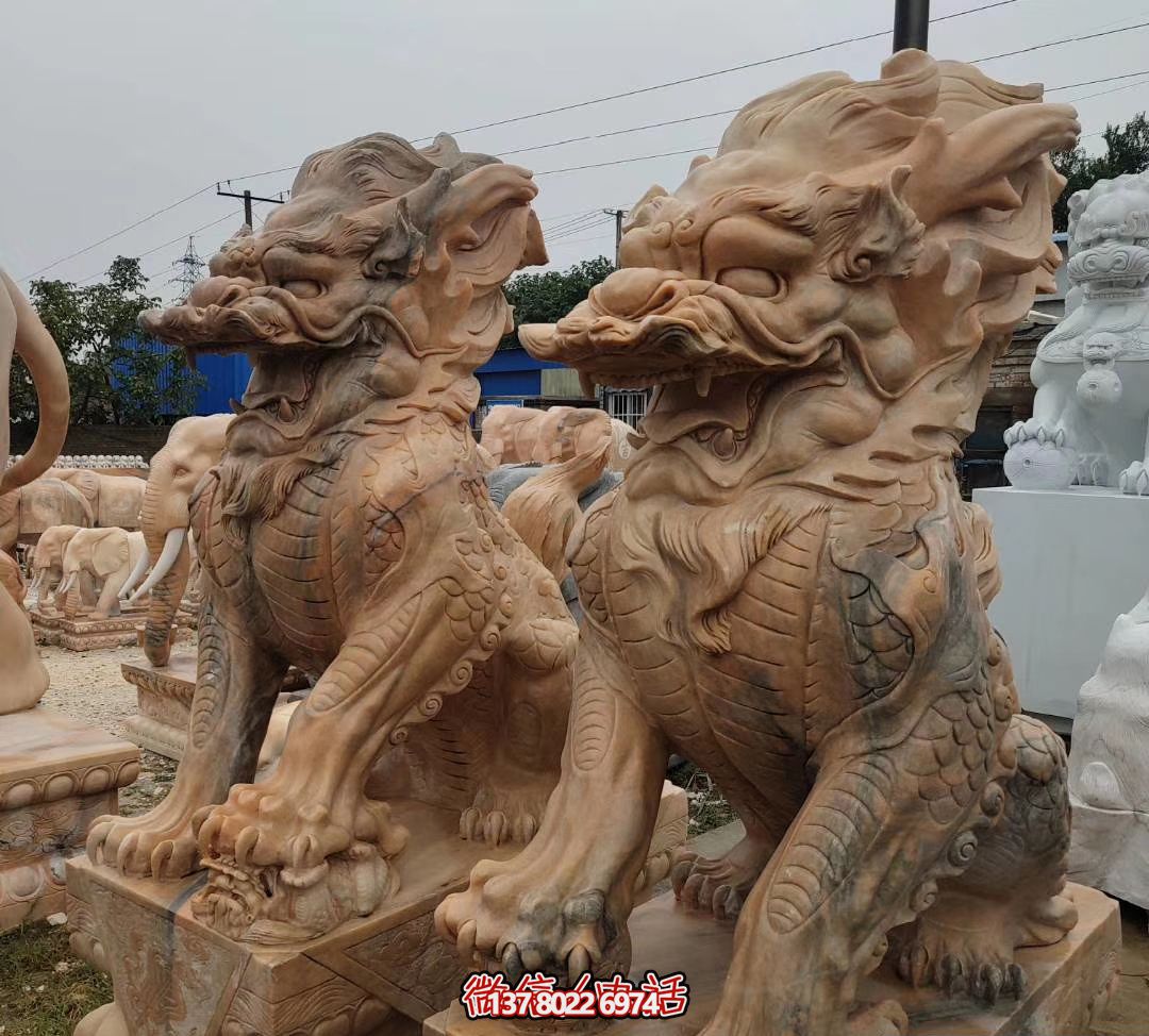 大型黃蠟石麒麟雕塑，點(diǎn)綴廣場景觀
