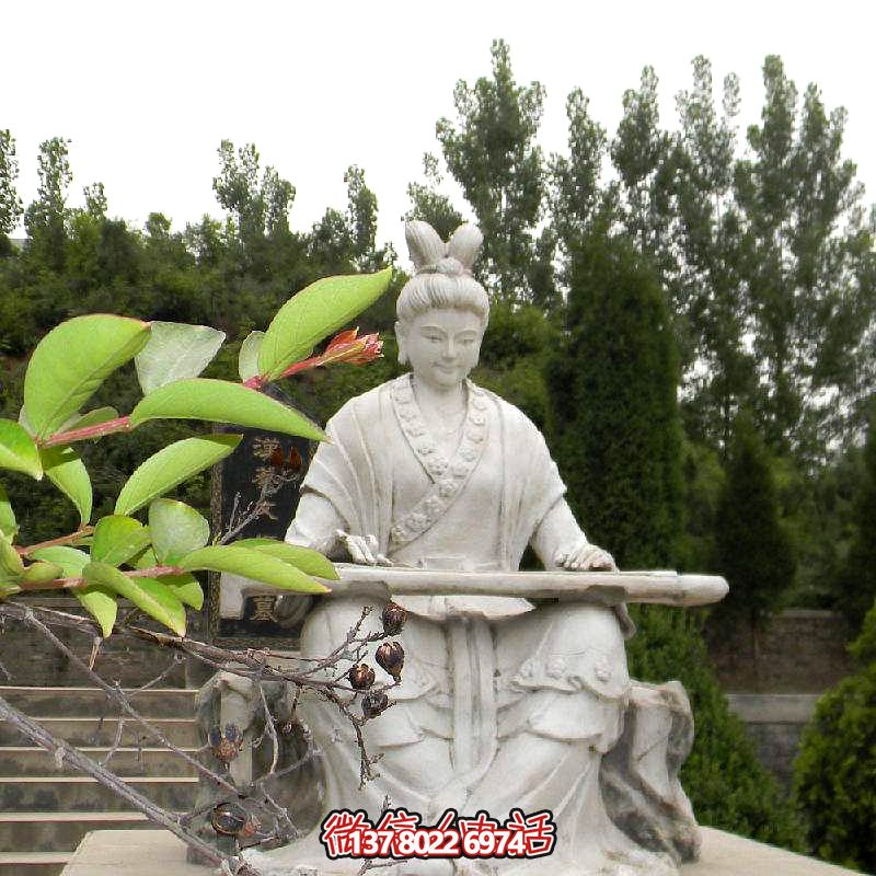 彈琴游玩古代景區(qū)，感受石雕雕塑之美